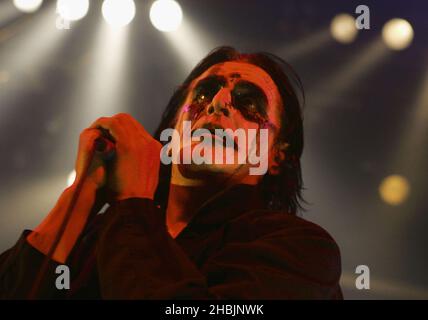 Jaz Coleman von der britischen Art-Rock-Band Killing Joke treten am 14. Oktober 2005 in London auf der Bühne des Astoria auf. Stockfoto