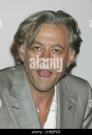 Bob Geldof nimmt an der Weltpremiere der Live 8 DVD Teil, die Live-Aufnahmen der MAKEpovertyHISTORY-Konzerte am 2. Juli im Vue West End am 27. Oktober 2005 in London enthält. Kopfschuss Stockfoto