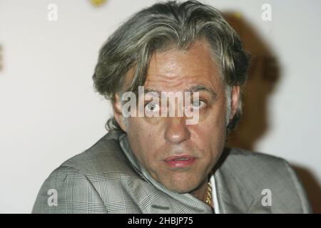 Bob Geldof nimmt an der Weltpremiere der Live 8 DVD Teil, die Live-Aufnahmen der MAKEpovertyHISTORY-Konzerte am 2. Juli im Vue West End am 27. Oktober 2005 in London enthält. Kopfschuss Stockfoto