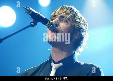 Busted tritt während der zweiten Nacht ihrer UK-Tour in der Wembley Arena in London auf der Bühne auf. Charlie Simpson Stockfoto