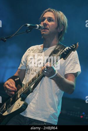 Grant Nichola, Taka Hirose, Mark Richardson, Dean Tidey von Feeder treten am 21. März 2006 in London live auf der Bühne des Carling Apollo Hammersmith auf. Stockfoto