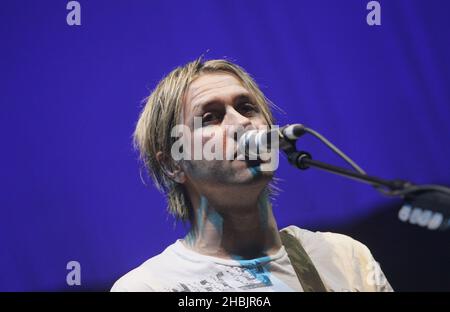 Grant Nichola, Taka Hirose, Mark Richardson, Dean Tidey von Feeder treten am 21. März 2006 in London live auf der Bühne des Carling Apollo Hammersmith auf. Stockfoto