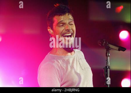 Puerto-ricanischer Popstar Ricky Martin auf der Bühne. Stockfoto