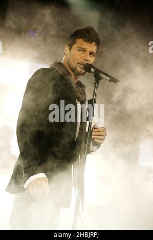 Puerto-ricanischer Popstar Ricky Martin auf der Bühne. Stockfoto