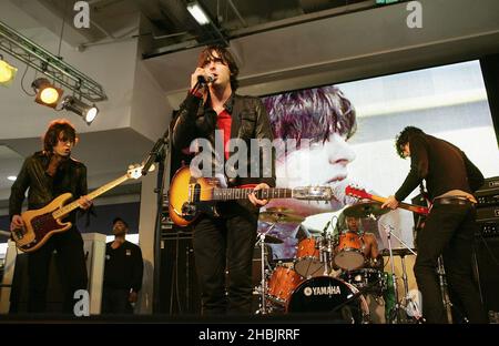 Didz Hammond, Carl Barat, Gary Powell und Anthony Rossomando von Dirty Pretty Things. Stockfoto