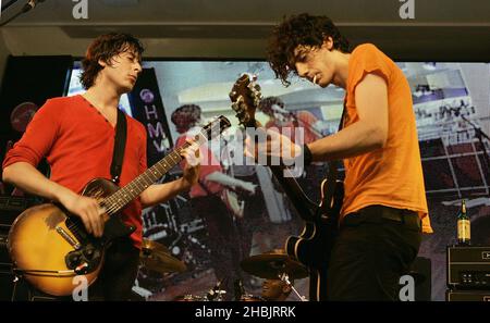 Carl Barat und Didz Hammond von Dirty Pretty Things. Stockfoto