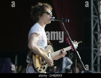 Johnny Borrell von Razorlight beim Auftritt. Stockfoto