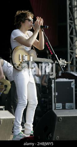 Johnny Borrell von Razorlight beim Auftritt. Stockfoto