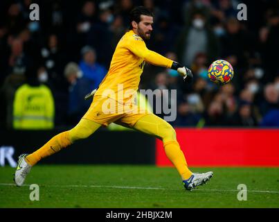 LONDON, England - DEZEMBER 19: Alisson Becker aus Liverpool während der Premier League zwischen Tottenham Hotspur und Liverpool im Tottenham Hotspur Stadion , Stockfoto