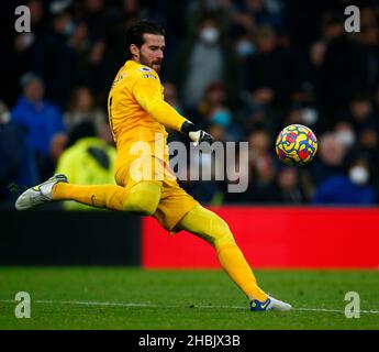 LONDON, England - DEZEMBER 19: Alisson Becker aus Liverpool während der Premier League zwischen Tottenham Hotspur und Liverpool im Tottenham Hotspur Stadion , Stockfoto