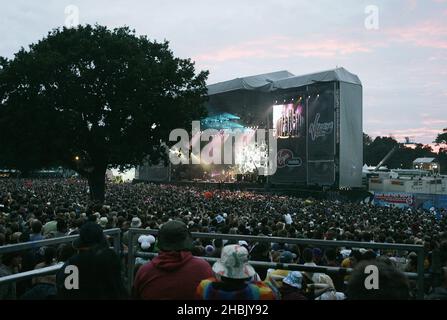 Publikum auf der V Stage, während des V Festivals im Hylands Park in Chelmsford, Essex Stockfoto