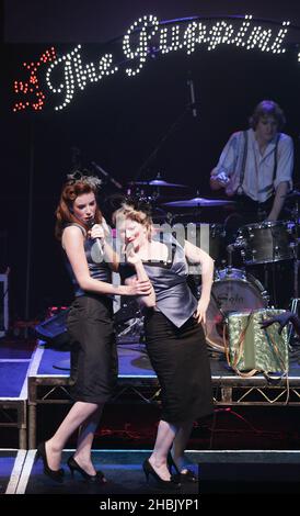 Stephanie O'Brien, Kate Mullins von den Puppini Sisters treten am 7. Juli 2006 im G-A-Y Astoria in London auf. Stockfoto