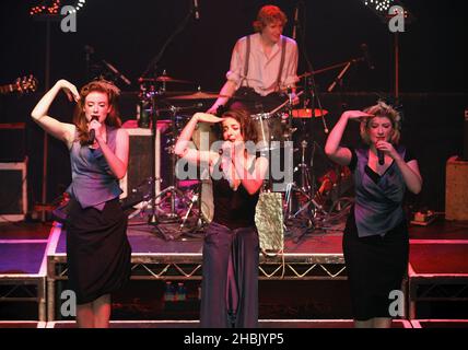 Die Puppini Sisters treten am 7. Juli 2006 im G-A-Y Astoria in London auf. Stockfoto