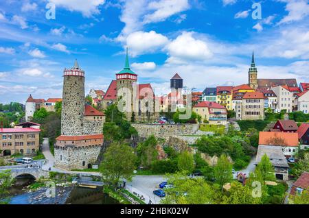 Bautzen, Oberlausitz, Sachsen, Deutschland: Die bekannte Silhouette der mittelalterlichen Altstadt mit den charakteristischen Gebäuden. Stockfoto