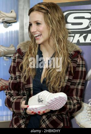 Ashlee Simpson startet die neue Sketchers-Kampagne, Sketchers Store, Oxford Street, London. Stockfoto