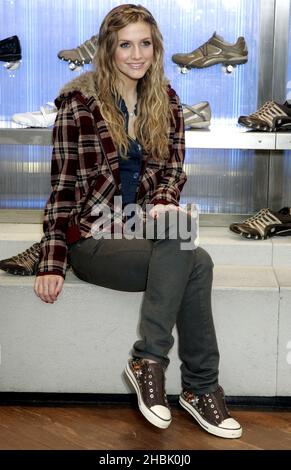 Ashlee Simpson startet die neue Sketchers-Kampagne, Sketchers Store, Oxford Street, London. Stockfoto