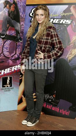 Ashlee Simpson startet die neue Sketchers-Kampagne, Sketchers Store, Oxford Street, London. Stockfoto