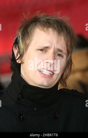 Chris Wolstone von Muse, die als eine der ersten Bands am 4. Dezember 2006 im Wembley Stadium ein Konzerttermin im neuen Wembley-Stadion ankündigen. Das Konzert findet am 16. Juni 2007 statt. Unterhaltung Stockfoto