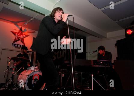 Keane spielt einen exklusiven Virgin Radio Gig in den Gibson Guitar Studios in London am 22/01/07. Stockfoto