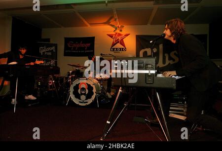 Keane spielt einen exklusiven Virgin Radio Gig in den Gibson Guitar Studios in London am 22/01/07. Stockfoto