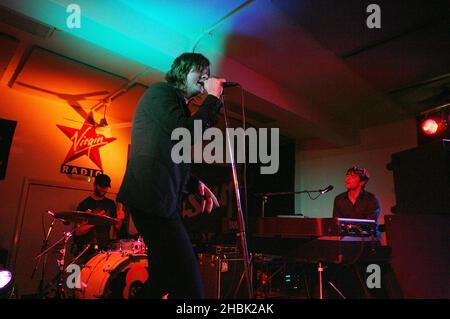 Keane spielt einen exklusiven Virgin Radio Gig in den Gibson Guitar Studios in London am 22/01/07. Stockfoto