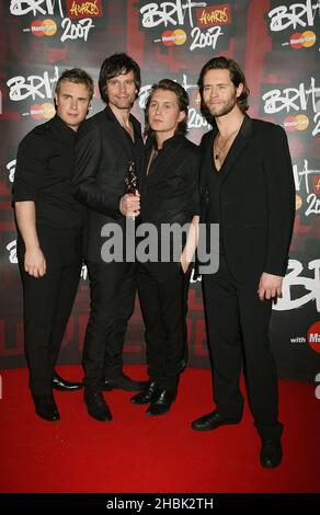 Nehmen wir das im Presseraum bei den Brit Awards 2007, Earls Court, West London am 14/02/2007. Stockfoto