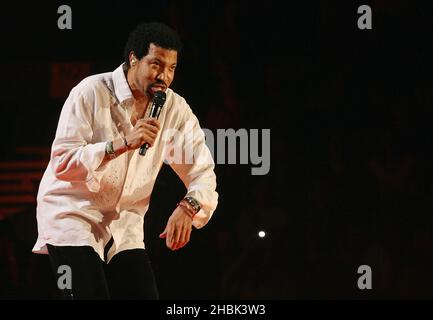 Lionel Richie spielt live in der Wembley Arena im Nordwesten Londons am 23/03/2007. Stockfoto