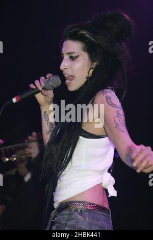 Amy Winehouse tritt im APRIL 14,2007 im GAY Astoria in London auf. Stockfoto