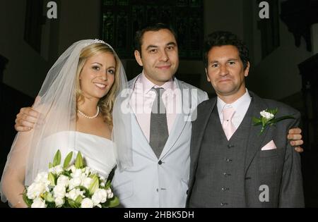 Braut Victoria Kruger, Groom Ben Adams & David Walliams (Mitte) in der St. Luke's Church in Hampstead während einer Skizze für das Friday Night Project (TX: Freitag, 1. Juni 2007, Channel 4 @ 2305), Samstag, 26. Mai 2007. Stockfoto