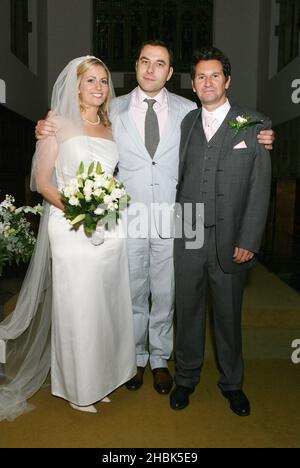 Braut Victoria Kruger, Groom Ben Adams & David Walliams (Mitte) in der St. Luke's Church in Hampstead während einer Skizze für das Friday Night Project (TX: Freitag, 1. Juni 2007, Channel 4 @ 2305), Samstag, 26. Mai 2007. Stockfoto