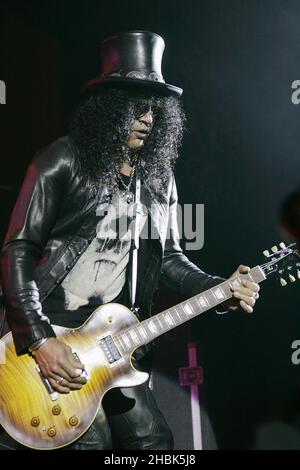 Slash of Velvet Revolver live im Konzert im Hammersmith Apollo in London am 5. Juni 2007. Stockfoto