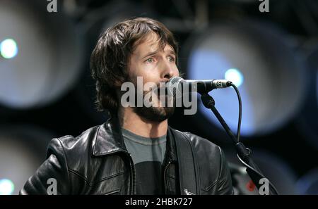 James Blunt tritt während des Benefizkonzerts im Wembley Stadium, London, auf. Stockfoto