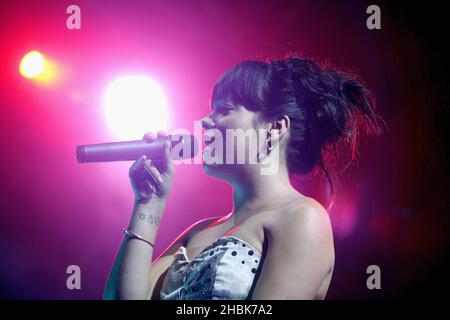 Lily Allen tritt im Somerset House in London auf. Stockfoto