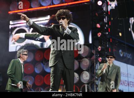 Die Beastie Boys treten während des Benefizkonzerts im Wembley Stadium, London, auf. Stockfoto