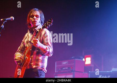 Gaz Coombes von Supergrass tritt im XFM Winter Wonderland an der Carling Academy in Brixton, London, auf. Stockfoto