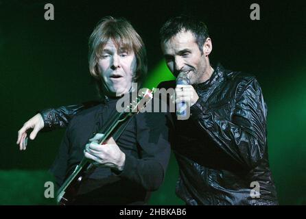 Marti Pellow und Wet Wet Wet treten auf der Bühne der Wembley Arena in London auf. Stockfoto