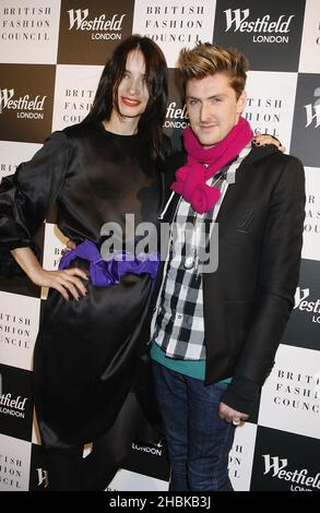 Henry Holland kommt auf dem Westfield London und dem British Fashion Council Event in Momo, London an. Stockfoto