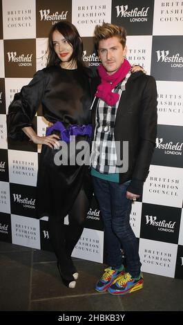 Henry Holland kommt auf dem Westfield London und dem British Fashion Council Event in Momo, London an. Stockfoto