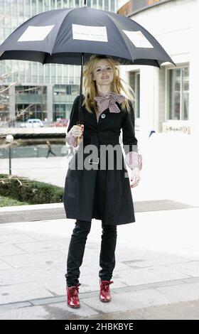 Fearne Cotton startet die Wohltätigkeitsorganisation World Vision, 24 Stunden Hungersnot in Canary Wharf. Stockfoto