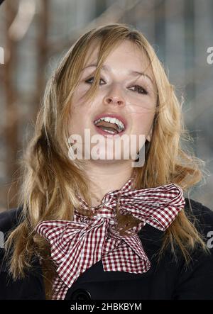 Fearne Cotton startet die Wohltätigkeitsorganisation World Vision, 24 Stunden Hungersnot in Canary Wharf. Stockfoto