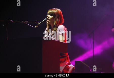 Kate Nash tritt am 10. März 2008 in London bei Hammersmith Apollo auf. Stockfoto