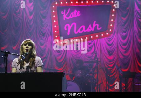 Kate Nash tritt am 10. März 2008 in London bei Hammersmith Apollo auf. Stockfoto