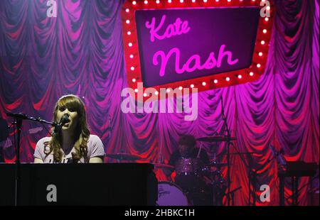 Kate Nash tritt am 10. März 2008 in London bei Hammersmith Apollo auf. Stockfoto