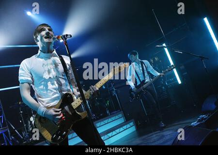 Dan Gillespie verkauft die Feeling-Performance im Shepherd's Bush Empire, London Stockfoto