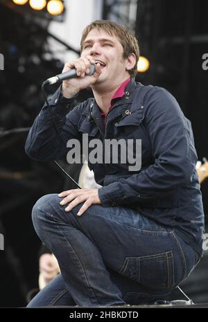 Roy Stride of Scouting for Girls tritt beim Isle of Wight Festival 2008 im Seaclose Park auf der Isle of Wight auf. Stockfoto