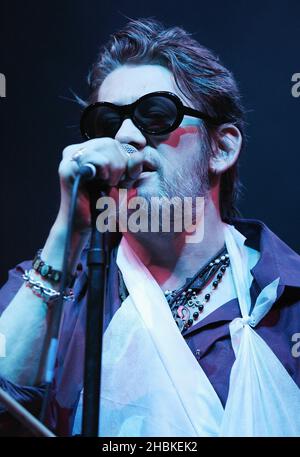 Shane McGowan tritt mit den Pogues beim V Festival, Hylands Park, Chelmsford, Essex auf. Stockfoto