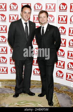 Anthony McPartlin (l.) und Declan Donnelly kommen für die TV Quick und TV Choice Awards 2008 im Dorchester, Park Lane, London, an. Stockfoto