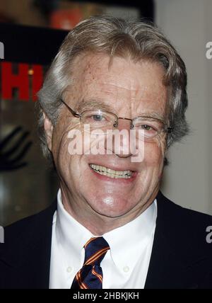 Jerry Springer bei einer Fotoansage, um sein Bühnendebüt als Billy Flynn im Musical Chicago am Cambridge Theatre in London bekannt zu geben. Stockfoto