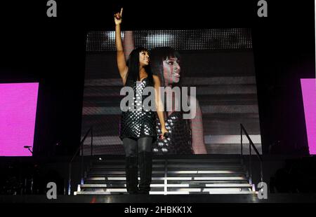 Alexandra Burke tritt während der X Factor Live Tour in der Wembley Arena in London auf. Stockfoto