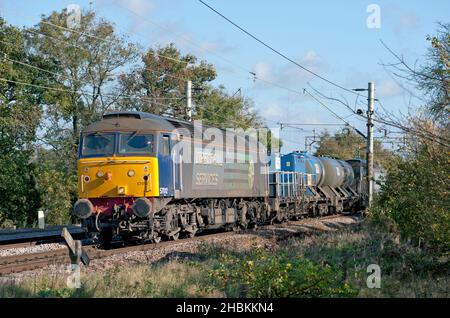 Ein Paar Direct Rail Services Class 57S mit den Nummern 57012 und 57007 TOP und Tailing Rail Head Treatment Train in Terling auf der Great Eastern Mainline. Stockfoto
